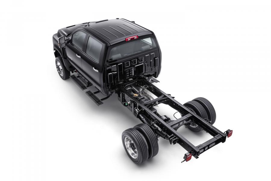  Chevrolet Silverado 4500HD Crew Cab Chassis 2018 года  (фото 3 из 8)
